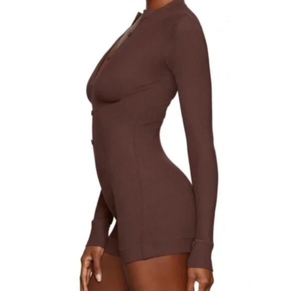 Skims soft lounge button up henley romper camel nwt - Picture 13 of 13